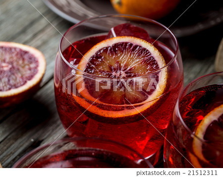 Blood orange and pomegranate cocktails Blood orange and pomegranate cocktails 21512311