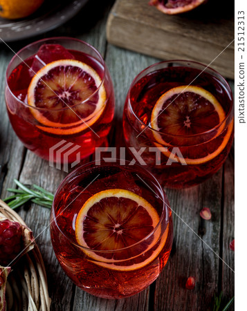 Blood orange and pomegranate cocktails Blood orange and pomegranate cocktails 21512313