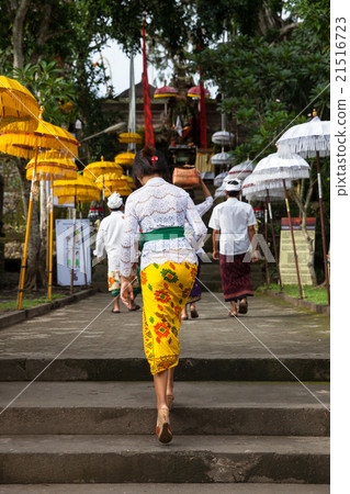 Woman walks up the stairs 21516723