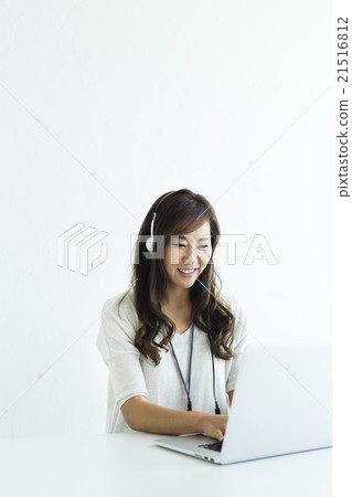 Large number of people lifestyle Large number of people lifestyle 21516812