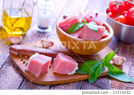 raw meat 21519282