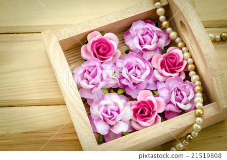 Vintage pink rose and Pearl Necklace on wooden. 21519808