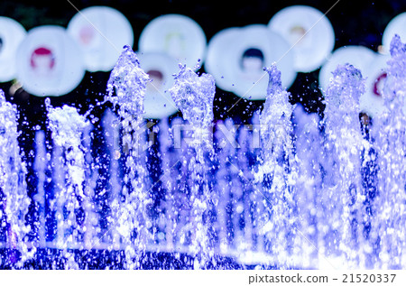 Close up of the fountain and blurred background Close up of the fountain and blurred background 21520337