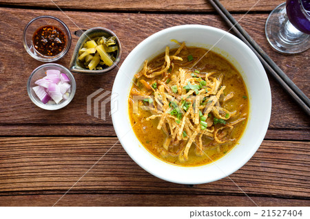 yellow spicy noodle thai food khao soi 21527404