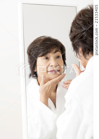 Senior woman taking care of your skin with bath rope 21533405