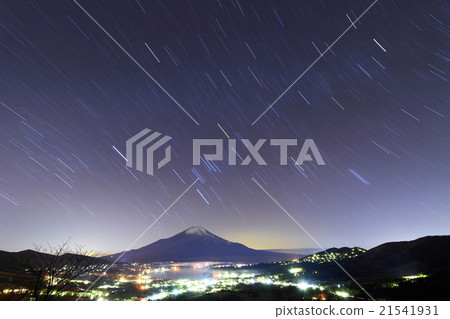 Night view of Lake Yamanaka from High Finger Mountain and Winter Constellation sinking into Fuji 21541931