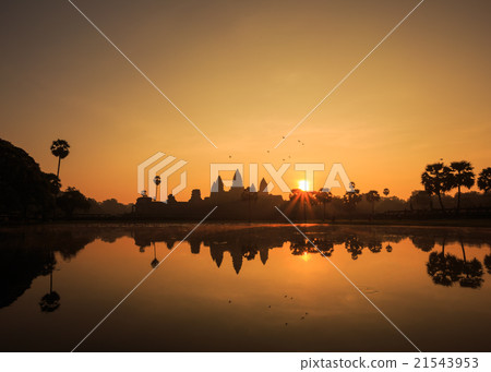 Silhouette Angkor Wat at sunset , Cambodia Silhouette Angkor Wat at sunset , Cambodia 21543953