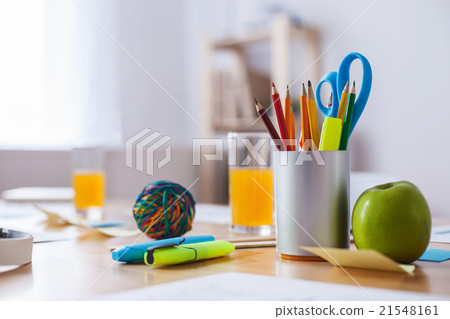 Combine creative work with healthy eating 21548161