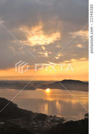 低雲的早晨 低雲的早晨 21548380