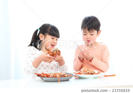 Children who eat crabs 21550810