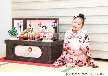 Hina小雕像和女孩 21551003