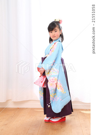 Girls wearing hakama 21551058