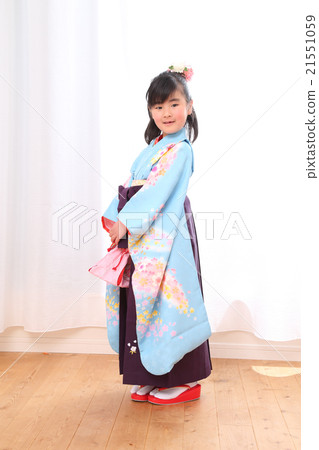 Girls wearing hakama 21551059