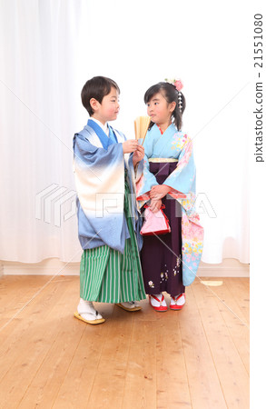 一個女孩和一個男孩在hakama 一個女孩和一個男孩在hakama 21551080