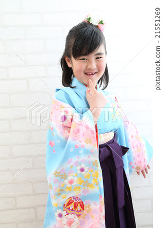 女孩穿著褲裙 女孩穿著褲裙 21551269