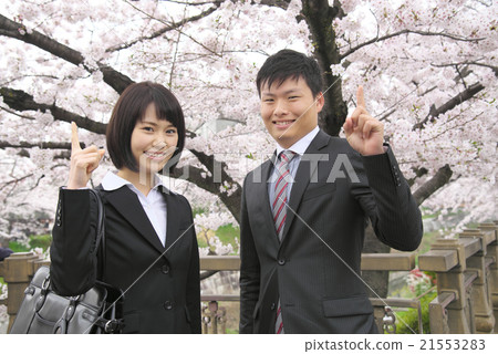 Freshers who points to cherry blossoms in full bloom 21553283