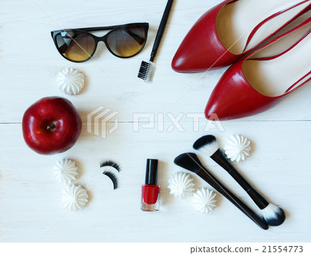 Essentials fashion woman objects Essentials fashion woman objects 21554773