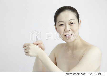 Beauty and health, Skin care Maintenance scene, Looking, Mid-aged woman in 40s, Natural light white back 21554919