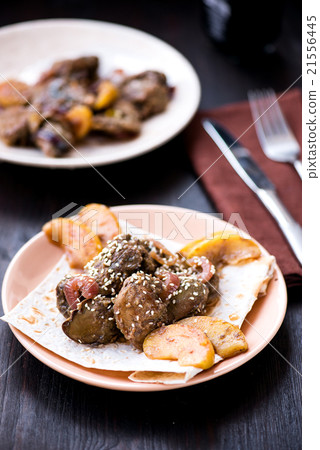 Stir-fried chicken kidney with apples Stir-fried chicken kidney with apples 21556445