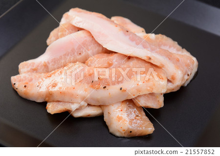 Delicious porcolor (neck meat) 21557852