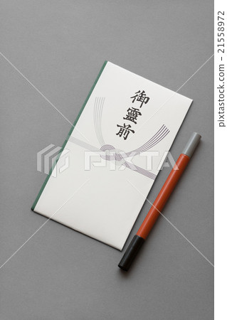 Gift bag and brush pen 21558972