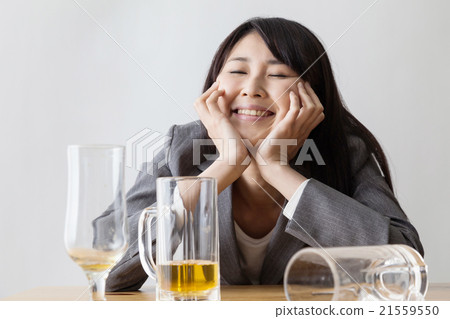 醉酒的女士笑笑Ueto 21559550