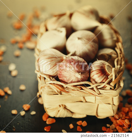 Garlic Close Up in a Basket 21562514