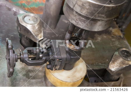 Globe valve on valve test bench Globe valve on valve test bench 21563426