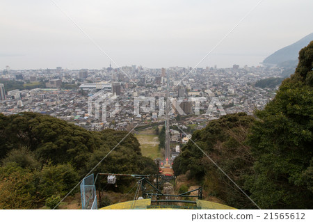Beppu city seen from the perspective of the lake Beppu city seen from the perspective of the lake 21565612