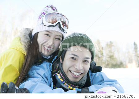 20's couple lying on snow 21565703
