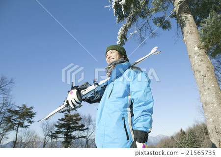 20多歲的男子滑雪 21565735