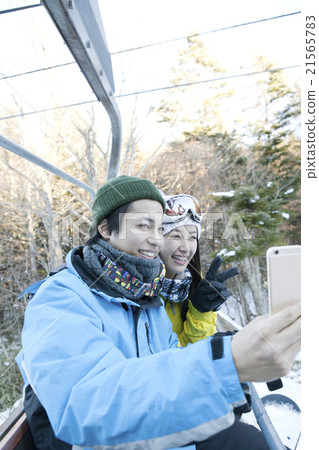 20對夫婦乘坐電梯 21565783