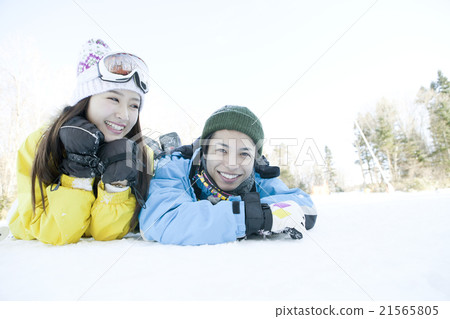20's couple lying on snow 20's couple lying on snow 21565805