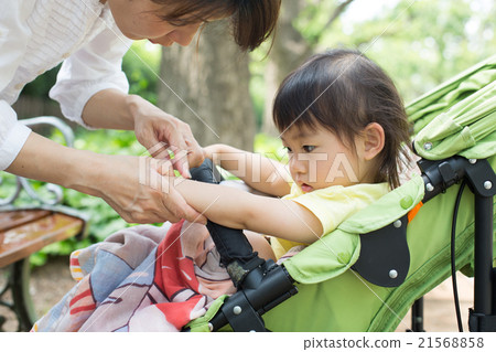 Mothers with allowance Mothers with allowance 21568858