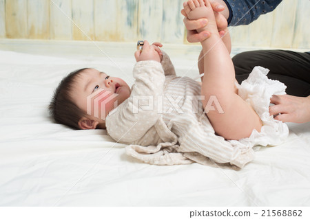 嬰兒換尿布 嬰兒換尿布 21568862