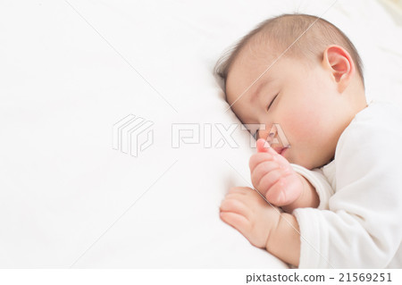 Baby to take a nap 21569251