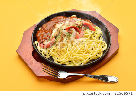 蒸汽合成修飾。名古屋肉，咖哩溫泉（咖哩肥皂意粉）風格，pa  -  aran。區域美食。 21569571