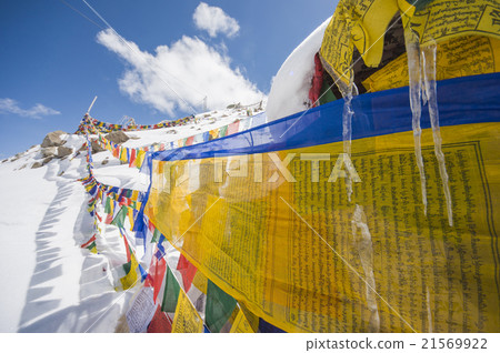 khardungla, the highest road in India 21569922