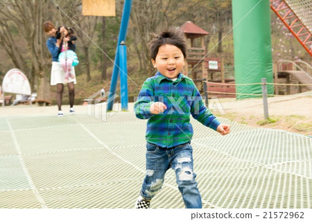 A boy who runs with a smile 21572962