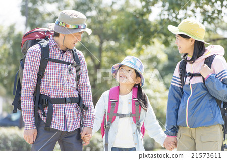 Hiking with family 21573611