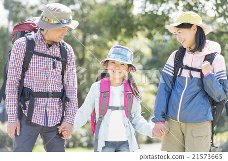 Hiking with family 21573665