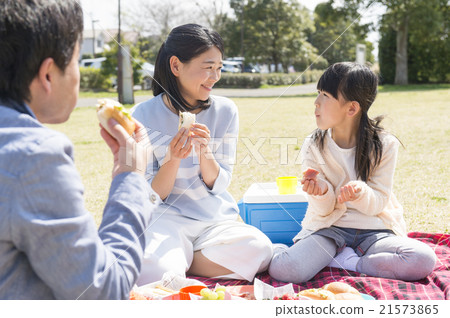 和家人一起野餐 21573865