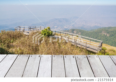 Viewpoint on Mountains Viewpoint on Mountains 21575914