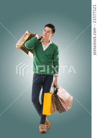 Asian young man holding shopping bags 21577121
