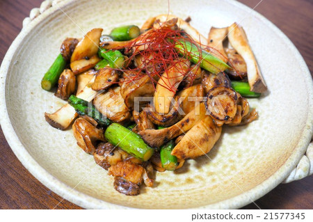 用黃油醬炒的扇貝 用黃油醬炒的扇貝 21577345