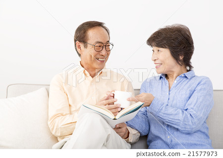 senior, reading, couple 21577973