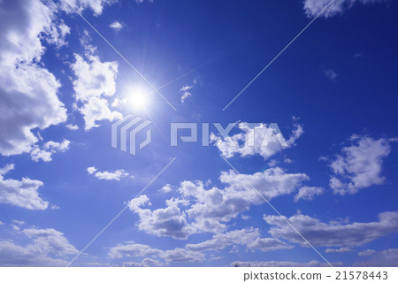 Pleasant sky blue sky and white clouds and the sun's light shine background image Completion prediction figure Perth material Synthesis photo Wallpaper Copy space side 21578443