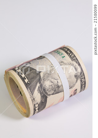 The roll of dollar bills  21580099