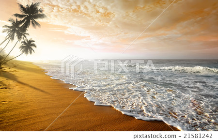 Wavy clouds over ocean 21581242