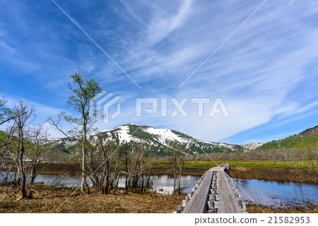 Spring sky and Mt. Foshan 21582953